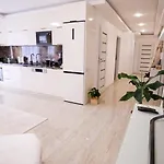 White Luxury-free Private Garage * Mestecǎneşti