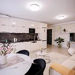 White Luxury-free Private Garage *