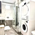 White Luxury-free Private Garage Apartament Mestecǎneşti