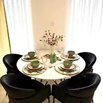 White Luxury-free Private Garage Apartamento Nyíregyháza