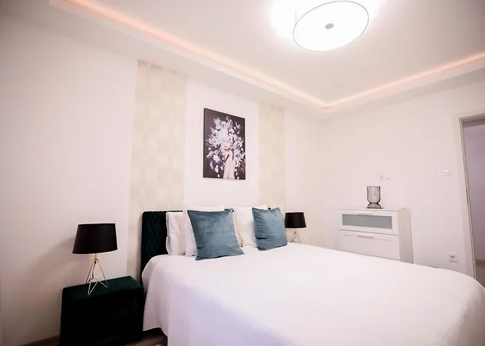 Apartment White Luxury-free Private Garage