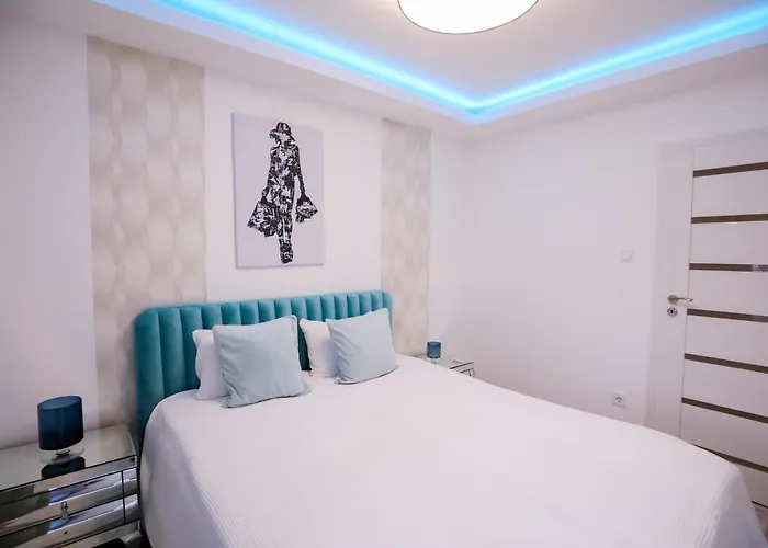 White Luxury-free Private Garage Apartment